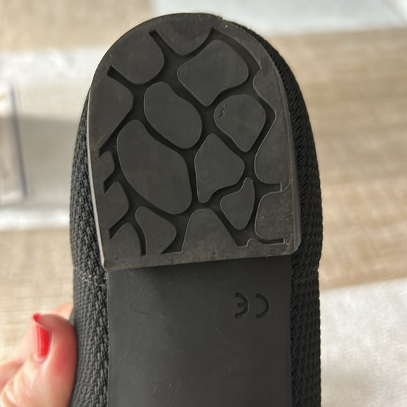 EUC Vionic Flats size 8 - Picture 4 of 4